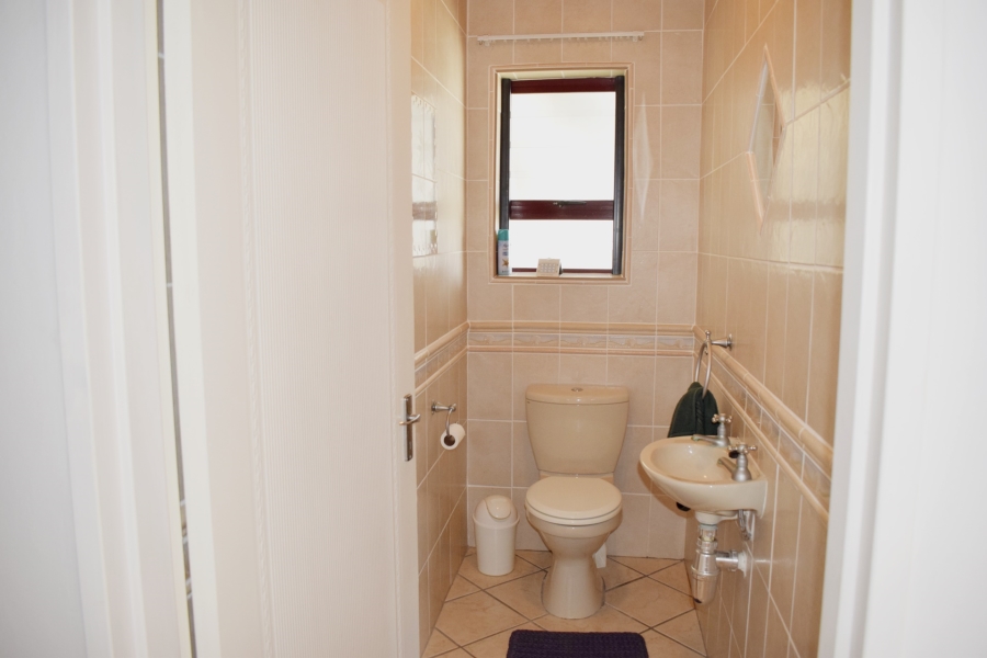 3 Bedroom Property for Sale in Struisbaai Western Cape